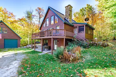 Image de Woodroad Chalet- Ski house close to water, Hot tub, large lot