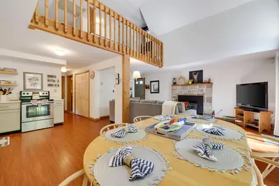 Image de Welcome to our Poconos hideaway in the located in a Locust Lake Village!