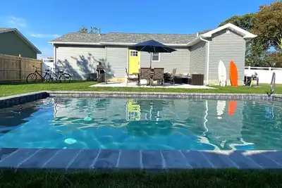 Image de Private pool and yard with a king primary suite - linens & towels included!