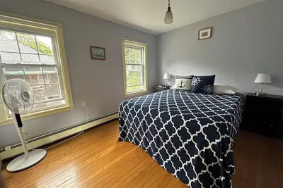 Image de Captain's House Guest Suite. Walk to everything.
