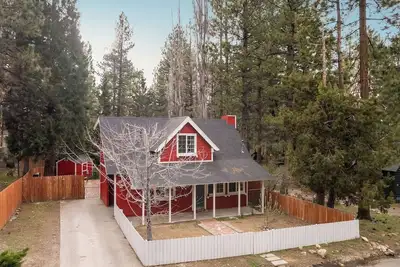 Image de Chez Caboose • Spa • Fenced Yard • Close to Summit