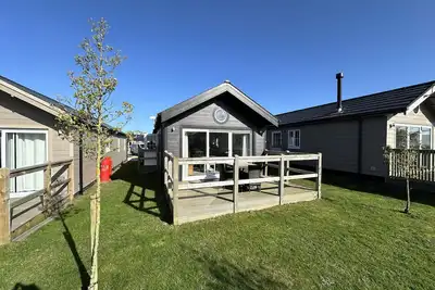 Image de Stunning Coastal Lodge - Sleeping 4 in 2 Bedrooms - Pool and Beach Access Included.