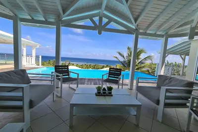 Image de Villa de standing 5 chambres - vue et accès plage