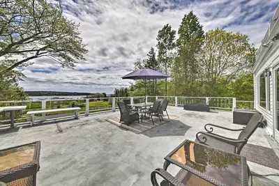 Image de Owls Head Getaway: Private Decks w/ Ocean View!