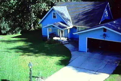 Image de Big Family House near Lake Michigan