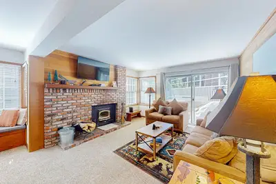 Image de Inviting condo 500 feet to canyon lodge lifts w/on-site pool, hot tub, sauna