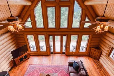 Image de Ski-In/Out Log Cabin w/ Hot tub and Sauna