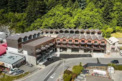 Image de 3 Bedroom Modern Alpine Apartment
