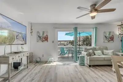 Image de Beach Set Up Included 100% Remodeled 2br/2. 5ba Townhouse, Spectacular Lake Views