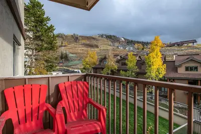 Image de Mountain-View Getaway: Hike/Bike In & Out, Relax in Hot Tub, W/D In-Unit for Cozy Extended Stays!