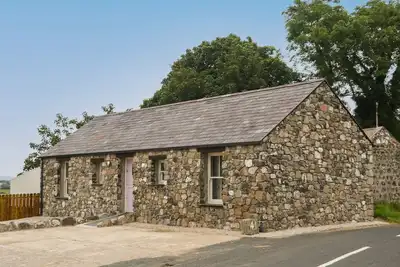 Image de Old Shop Cottage, family friendly, with hot tub in Limavady