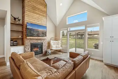 Image de Rustic Home - Central Ac, Game room, 4br, Sleeps10