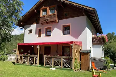 Image de Appartement spacieux avec balcon et vue