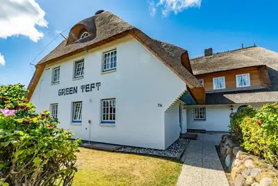 Image de Vacation apartment under thatch for up to 4 people with sunbathing area.
