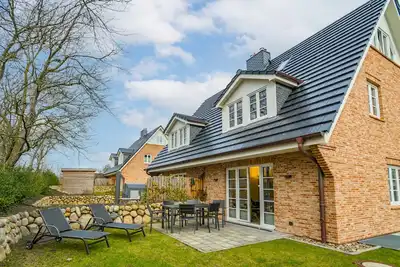 Image de Semi-detached vacation home for max. 6 people with sauna, garden and cinema room