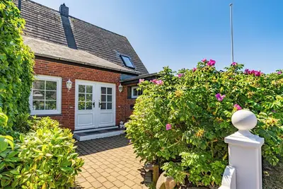 Image de 3-room vacation apartment for up to 4 people - only 400 meters to the beach.