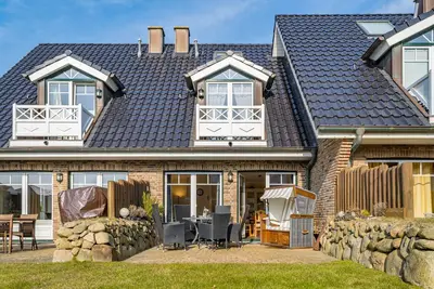 Image de Middle house section for up to 6 people with garden only 350 m from the beach.