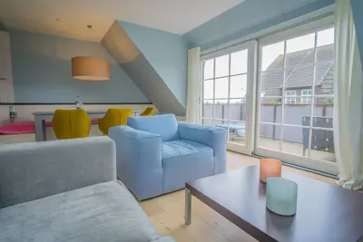 Image de 4-room apartment with balcony and view of the dyke meadows.