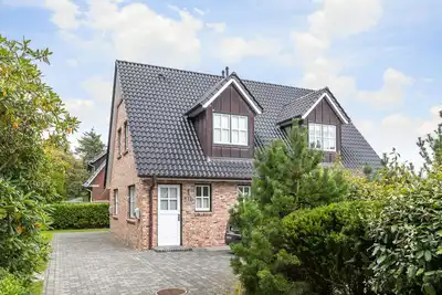 Image de Quietly located semi-detached vacation home in Friedrichshain with terrace.