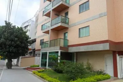 2-bedroom apartment (one en-suite), near Praia do Forte, elevator and Wi-Fi