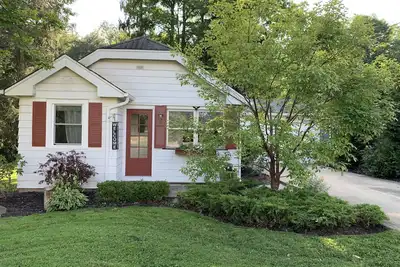 Image de The Sunshine Cottage of Chagrin Falls: Monthly Rental +