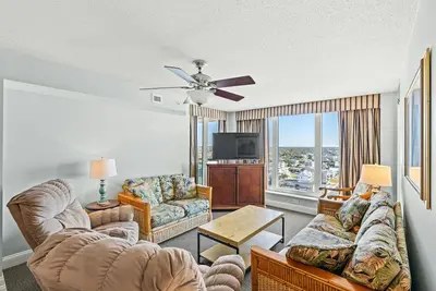 Image de Ocean View Penthouse with Lovely Amenities | Bahama Sands - Ph 1