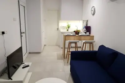 Image de Modern & Cozy Studio w/ Backyard Near City Center
