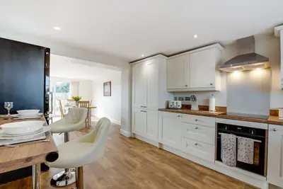 Image de Lillie Cottage - Deux Chambres Maison, Couchages 4