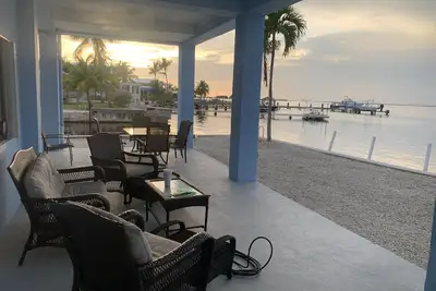 Image de A piece of Paradise, waterfront 4/4 home right on the Bay!