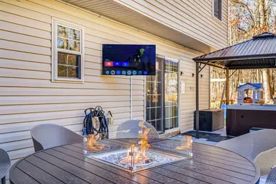 Image de CozyPoCoNoGetawaySecluded Home with Hot Tub, Fast  Wi-Fi, pet friendly