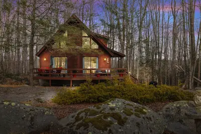 Image de Mountain Chalet Retreat 4 bedrooms, 3 baths, hot tub, sauna, game room, firepit