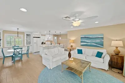 Image de Luxurious Beach Home with Pool on East End Sanibel