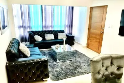 Image de Cozy apartment, 24/7 security, Airport 8 minutes.