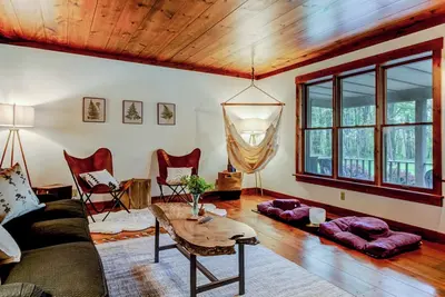 Image de Eco-Conscious Forest & Flowers Retreat Near McConnell's Mill State Park