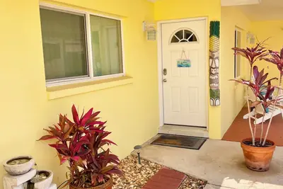 Image de Relaxing Cottage blocks to Downtown, Beach, & River~Kayaks & bikes are provided!