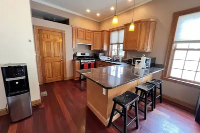 Image de Spacious 2br 2ba Condo & 2x Parking, Minutes from Central Sq, Mit, Harvard.