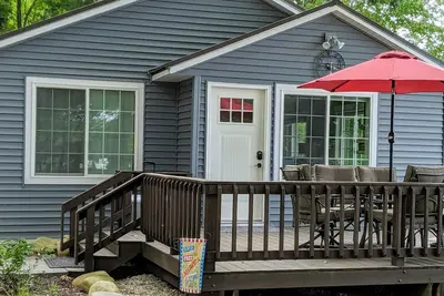 Image de Lower Scott Lake cottage with She-shed