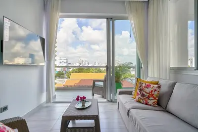 Image de Cozy and Modern Apartment with Balcony