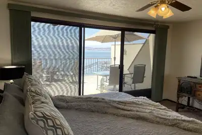 Image de Lakefront Townhouse Condo