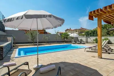 Image de Merveilleuse maison de vacances avec piscine privée, climatisation, Wifi, Tv, terrasse et parking