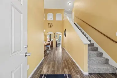 Image de 4 bedroom 2 and half bath home