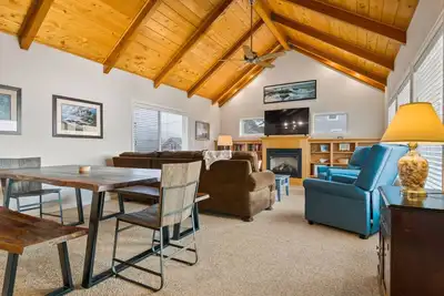 Image de Escape to the Beach, Hot Tub, w/ 3 Main Level Bedrooms, Huge Deck, Ocean Views, Steps 2 Beach