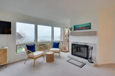 Image de Lakefront Dewittville Condo with Private Deck!