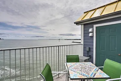 Image de Resort-Style Condo with Lake-View Balcony!