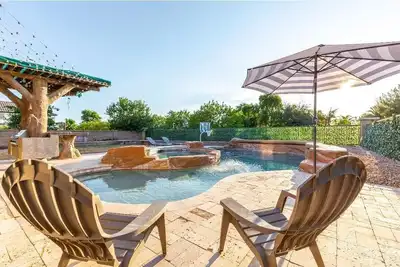 Image de Beautiful 5 bedroom home with an Amazing * Heated Pool!