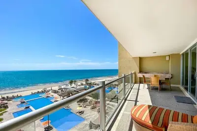 Image de 2br Condo with Serene Beach & Infinity Pool #601