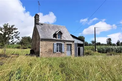 Tiny house isolée dans la nature avec toilettes sèches