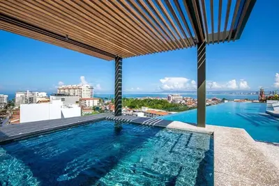 Image de Outstanding Condo! Central 3 Blocks to Beach!