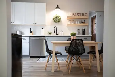 Image de Stylish Highland Park Home Near Popular Hotspots