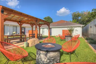 Image de Stylish Casita w/Hot-Tub, Near 290 Wine Trail!